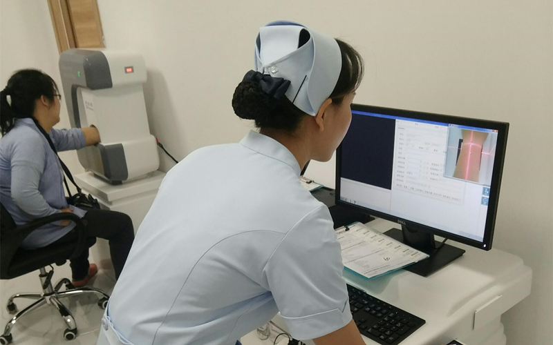 操作醫(yī)生免受任何照射劑量，保證操作醫(yī)生長(zhǎng)期操作安全